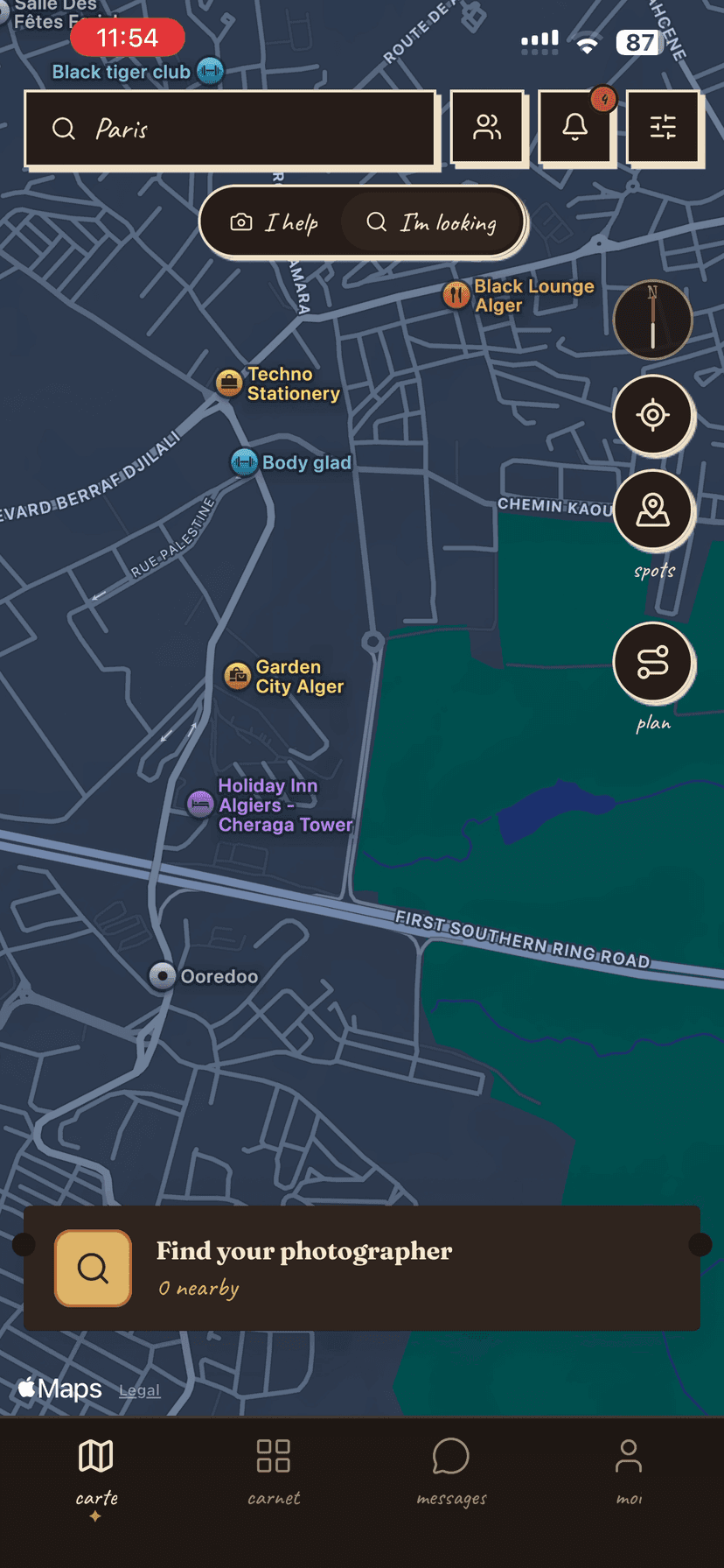 La carte : « j’aide » ou « je cherche » en bascule, les lieux autour, et « Find your photographer » en bas