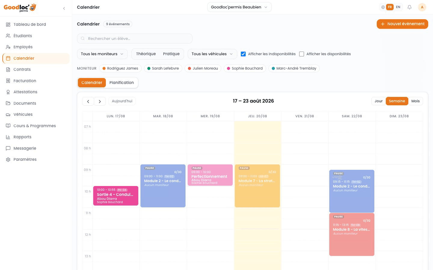 Le calendrier du CRM : une semaine, cinq moniteurs, cours théoriques et sorties de conduite